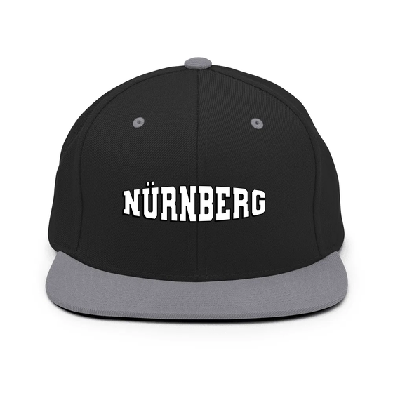 Nürnberg Cap mit Varsity1-Design (Schwarz/ Silber)